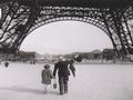 Robert Doisneau. Parigi. Passeggiata nel parco.
